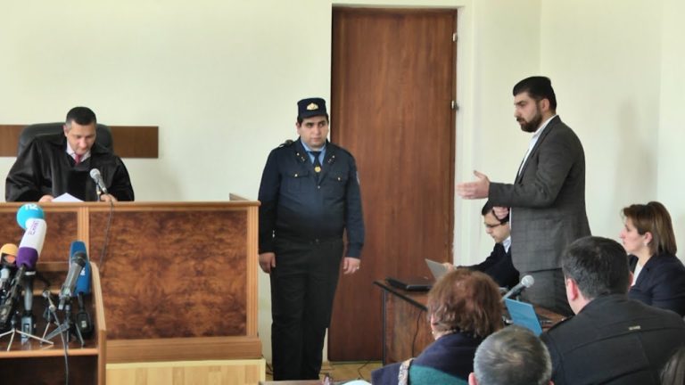 Փարաքարի ղեկավարի սպանության գործով առաջին դատական նիստում կալանքը երկարացվեց